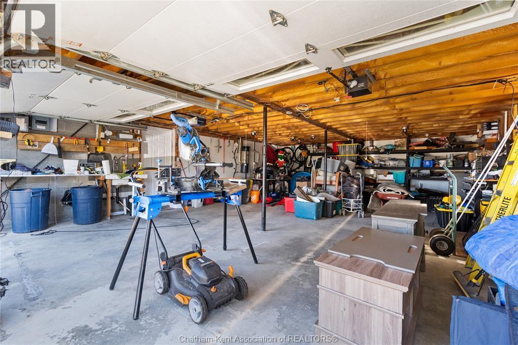 19418 Charing Cross Road, Cedar Springs, ON - Indoor