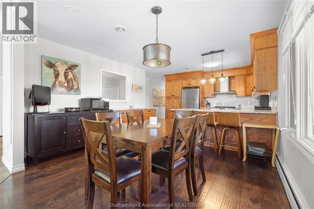 19418 Charing Cross Road, Cedar Springs, ON - Indoor Photo Showing Dining Room
