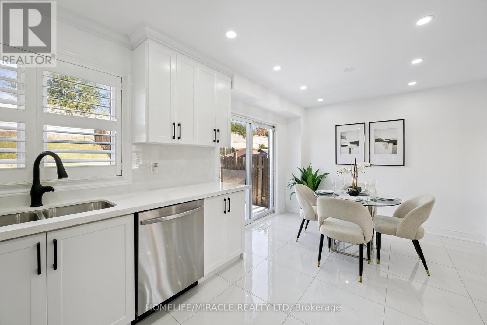 7562 Black Walnut Trail, Mississauga, ON - Indoor Photo Showing Other Room