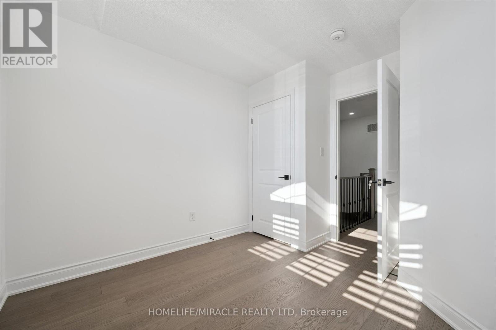 7562 Black Walnut Trail, Mississauga, ON - Indoor Photo Showing Other Room