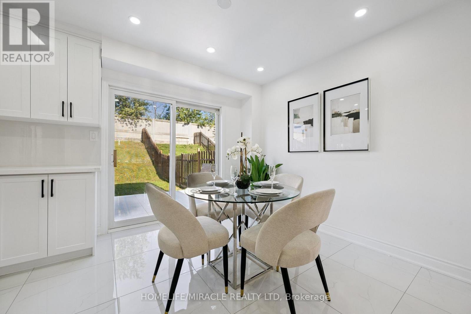 7562 Black Walnut Trail, Mississauga, ON - Indoor Photo Showing Dining Room