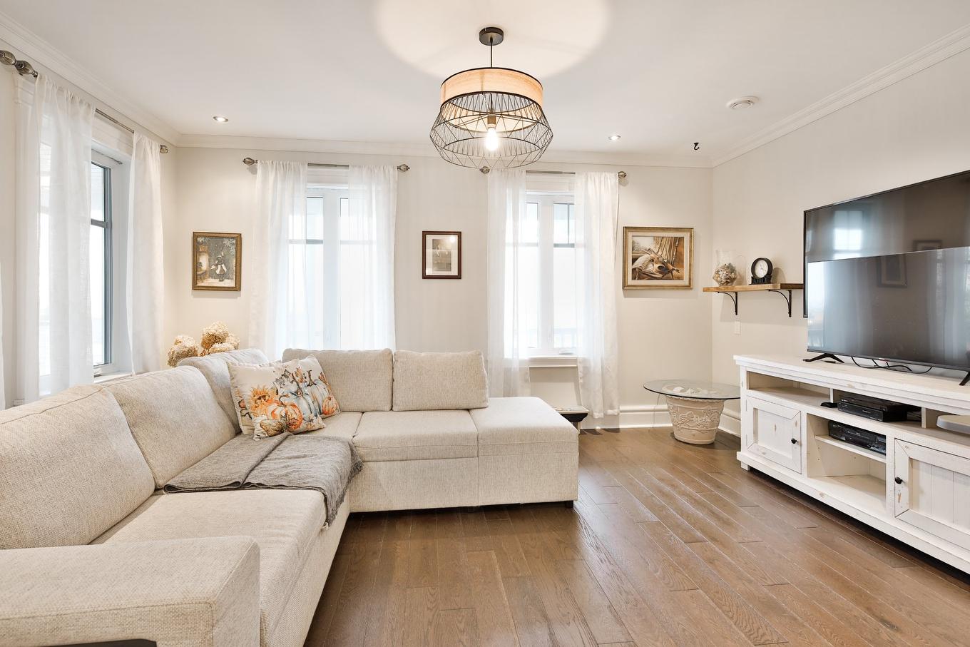 Den - 5142 Ch. Salaberry, Carignan, QC - Indoor Photo Showing Living Room