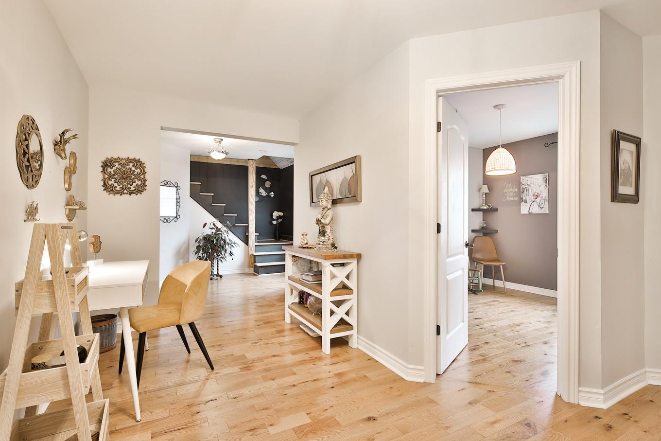 Passageway - 5142 Ch. Salaberry, Carignan, QC - Indoor