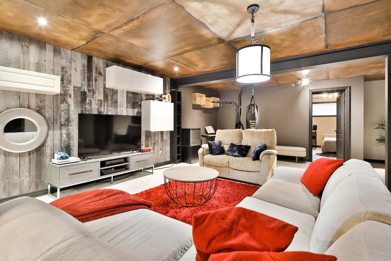 Family room - 5142 Ch. Salaberry, Carignan, QC - Indoor Photo Showing Living Room