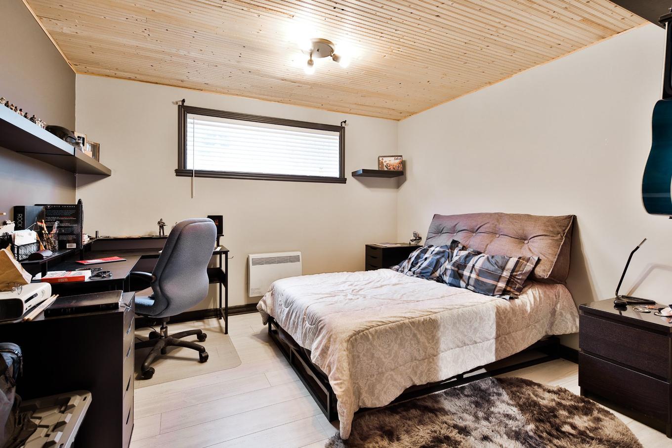 Bedroom - 5142 Ch. Salaberry, Carignan, QC - Indoor Photo Showing Bedroom