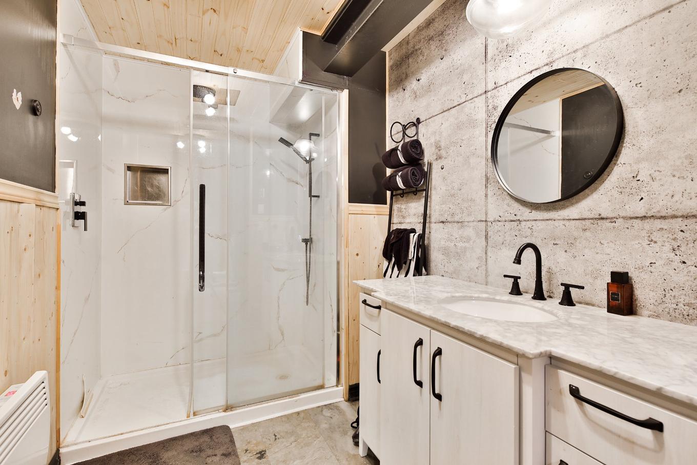 Bathroom - 5142 Ch. Salaberry, Carignan, QC - Indoor Photo Showing Bathroom