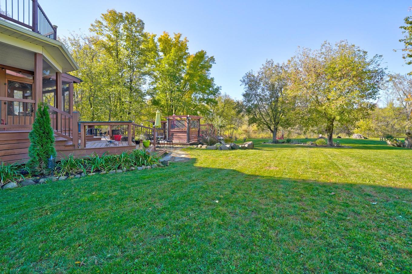 Backyard - 5142 Ch. Salaberry, Carignan, QC - Outdoor