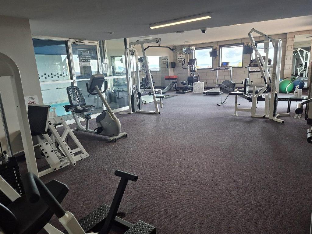 1208 405 Waverly Street, Thunder Bay, ON - Indoor Photo Showing Gym Room