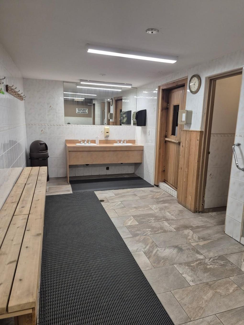 1208 405 Waverly Street, Thunder Bay, ON - Indoor Photo Showing Bathroom