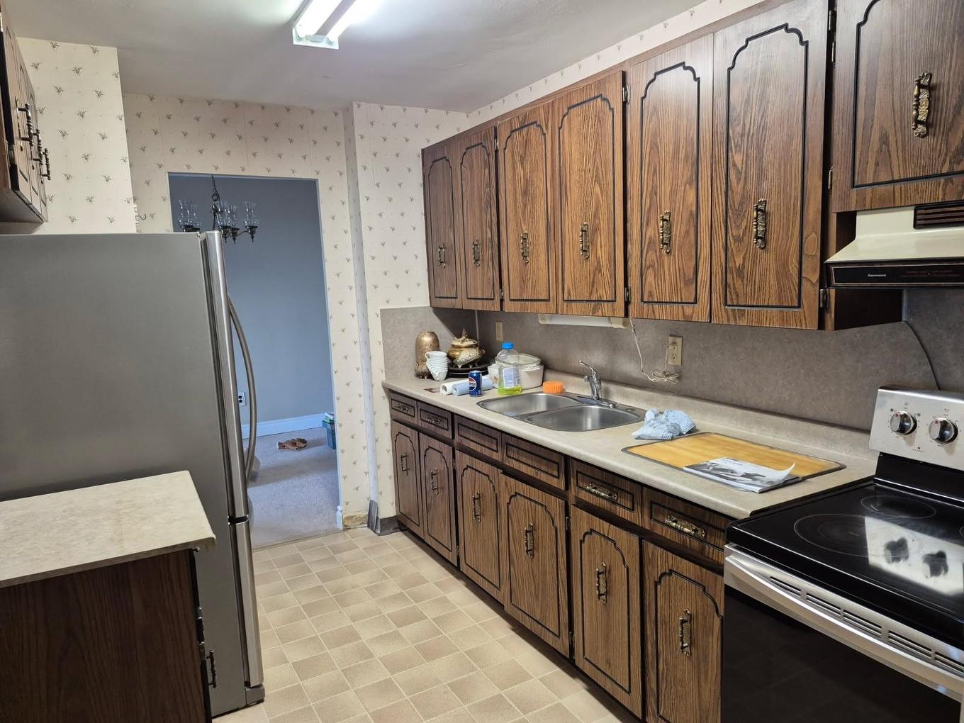 1208 405 Waverly Street, Thunder Bay, ON - Indoor Photo Showing Kitchen With Double Sink