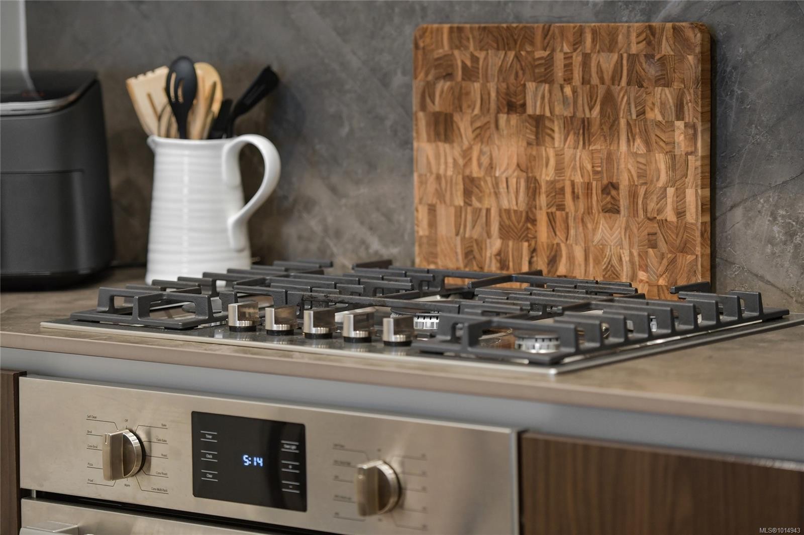 1504-2000 Hannington Rd, Langford, BC - Indoor Photo Showing Kitchen