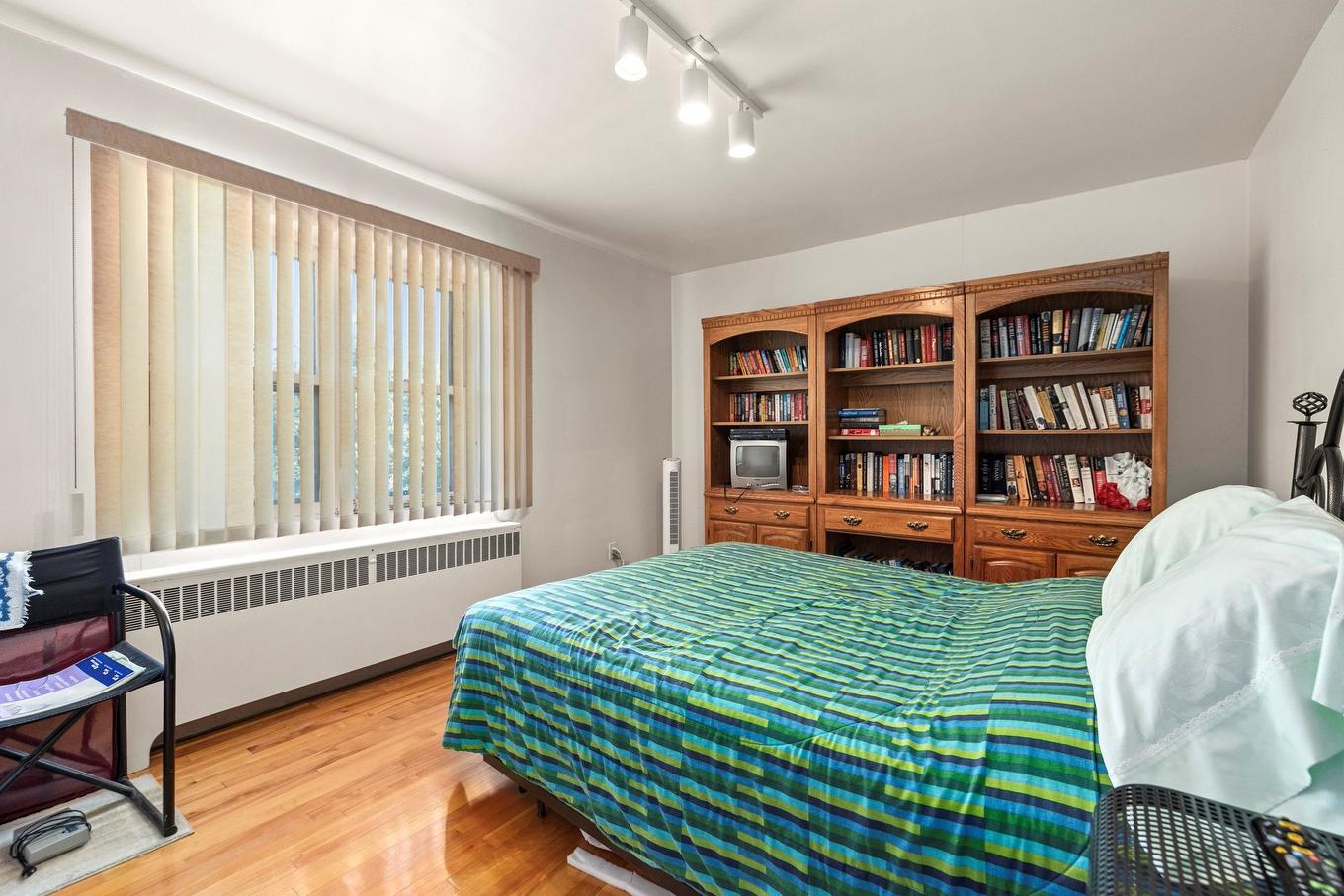 Chambre à coucher principale - 3215 Rue Dawes, Montréal (Lachine), QC - Indoor Photo Showing Bedroom