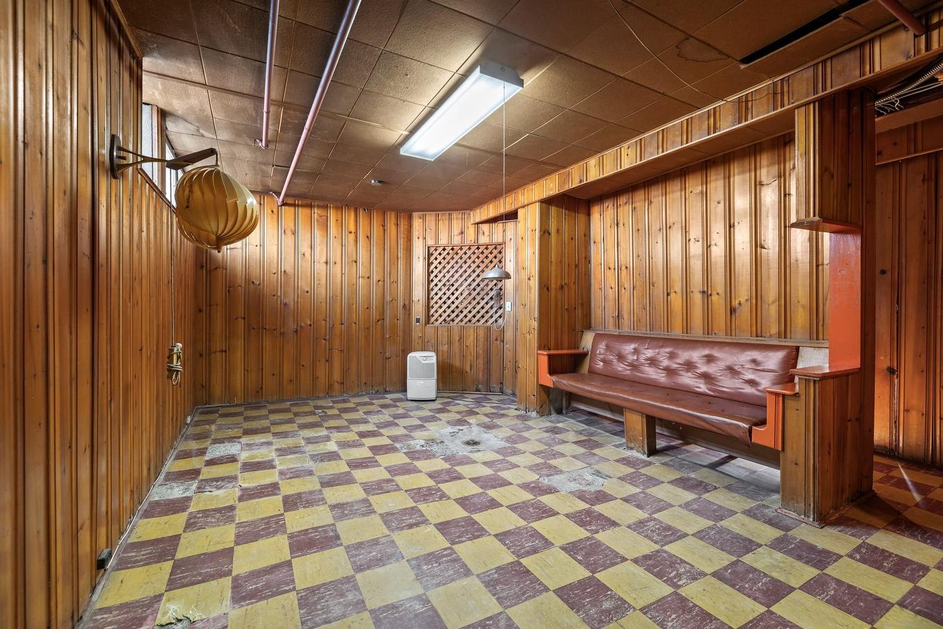 Salle de jeux - 3215 Rue Dawes, Montréal (Lachine), QC - Indoor Photo Showing Other Room