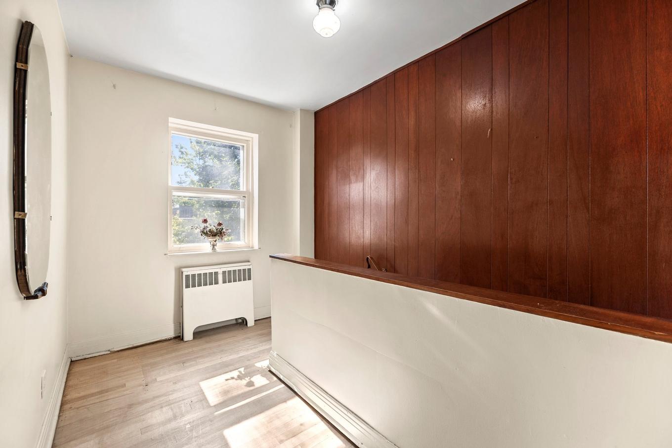 Hall d'entrée/Vestibule - 3215 Rue Dawes, Montréal (Lachine), QC - Indoor Photo Showing Other Room