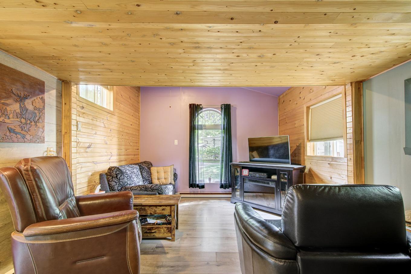 Salon - 47-4506 Route 344, Saint-Placide, QC - Indoor Photo Showing Living Room