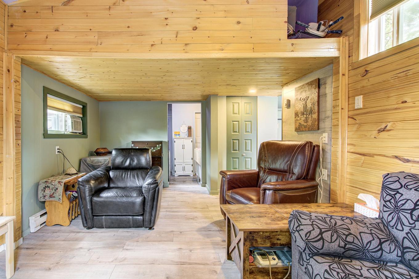 Salon - 47-4506 Route 344, Saint-Placide, QC - Indoor Photo Showing Other Room