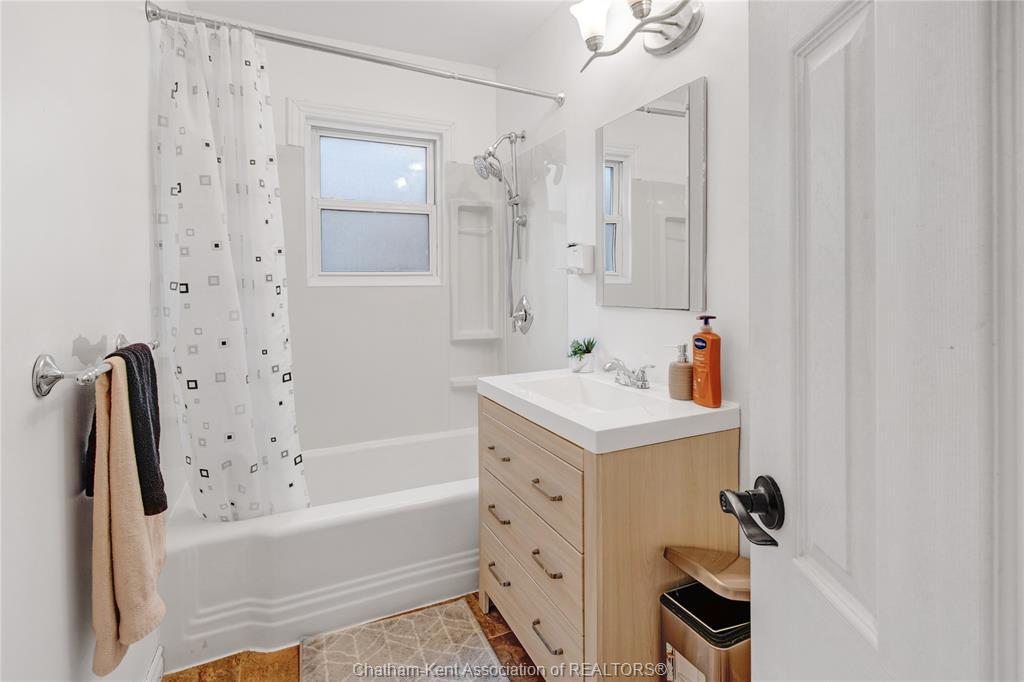 122 Eugenie Street, Chatham, ON