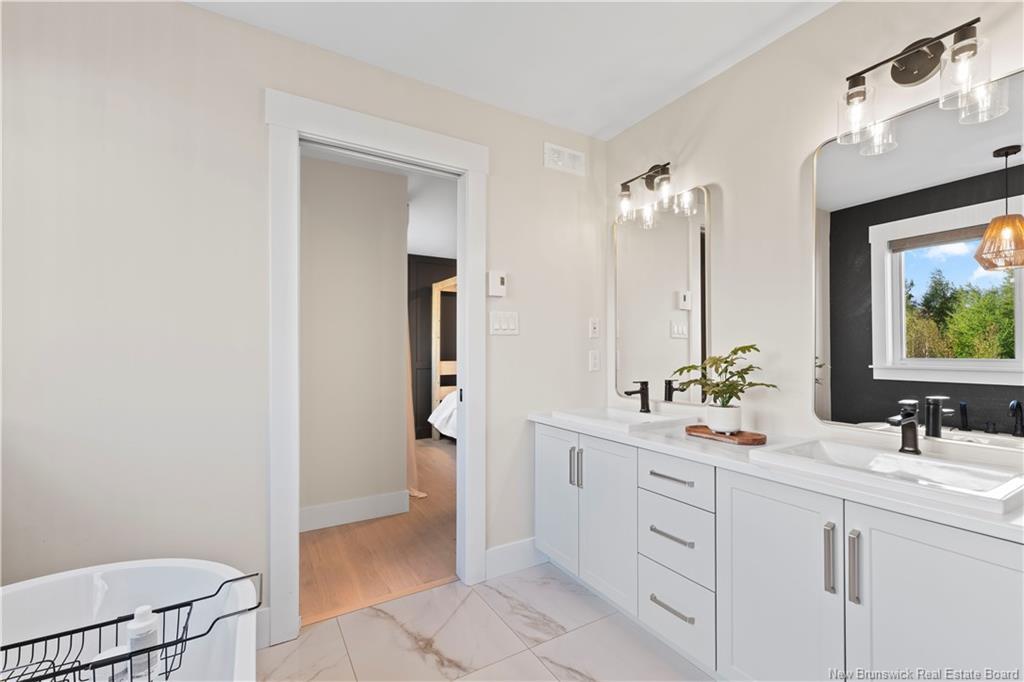 292 Falcon Dr, Moncton, NB