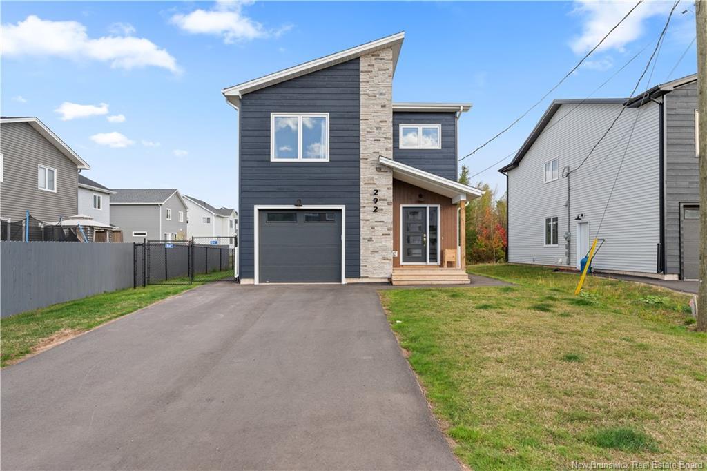 292 Falcon Dr, Moncton, NB