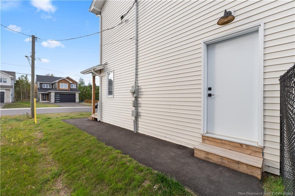 292 Falcon Dr, Moncton, NB