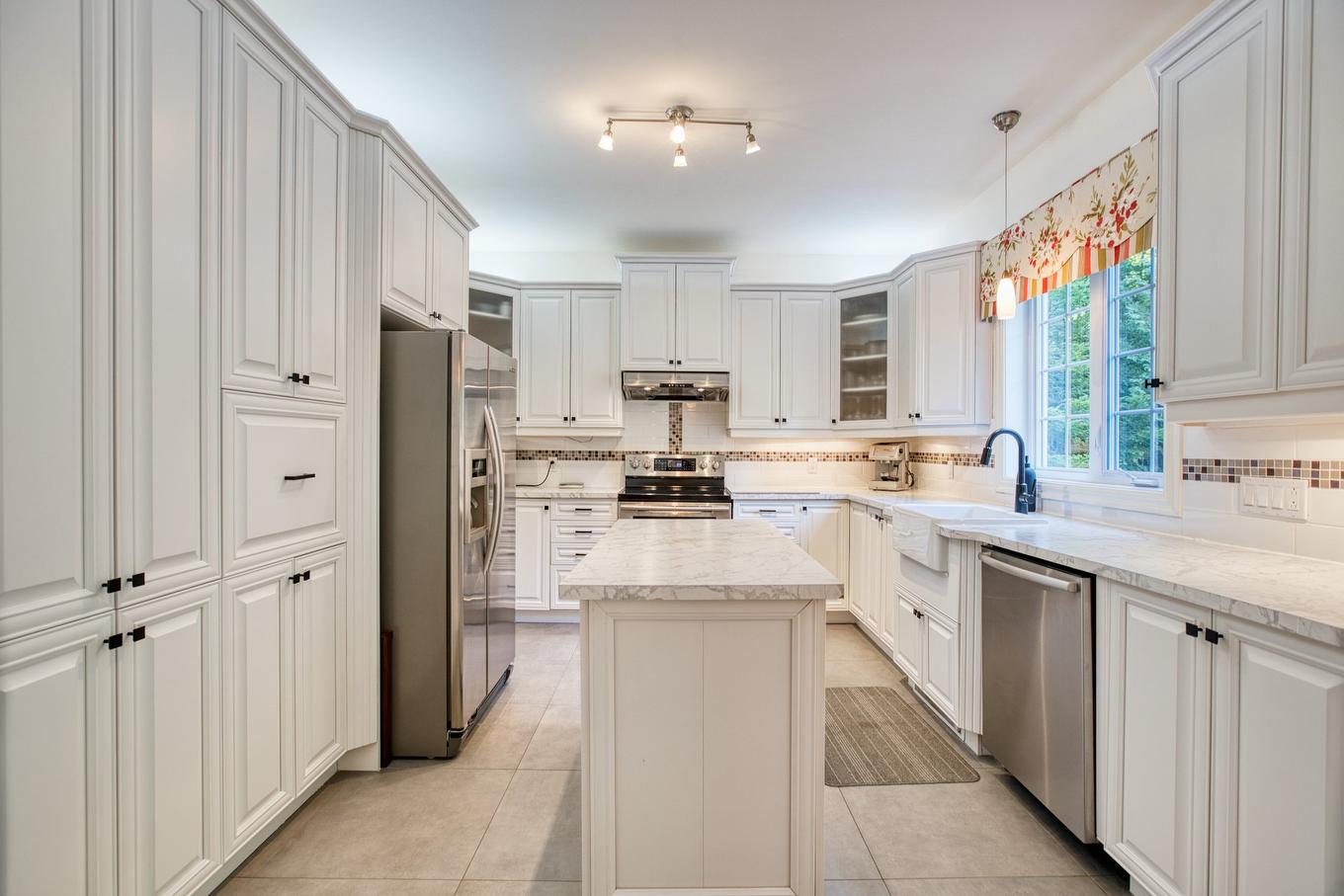 Kitchen - 534 Rue Du Meunier, Sainte-Adèle, QC - Indoor Photo Showing Kitchen With Upgraded Kitchen