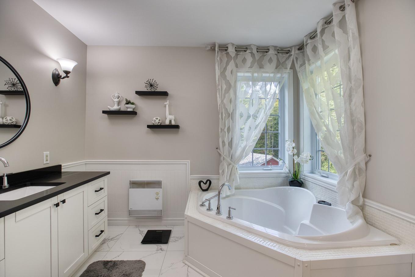 Bathroom - 534 Rue Du Meunier, Sainte-Adèle, QC - Indoor Photo Showing Bathroom