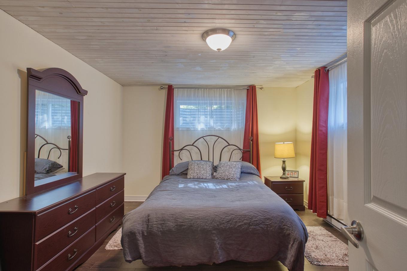 Bedroom - 534 Rue Du Meunier, Sainte-Adèle, QC - Indoor Photo Showing Bedroom
