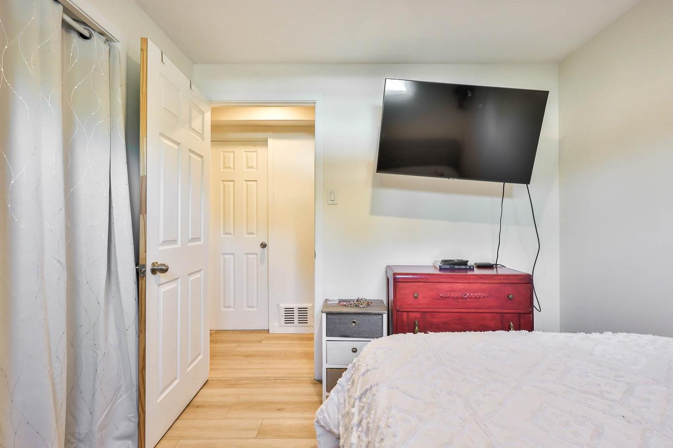 Intergénération - 657 Rue Sigouin, Gatineau (Gatineau), QC - Indoor Photo Showing Bedroom