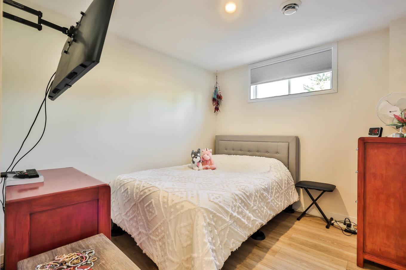 Intergénération - 657 Rue Sigouin, Gatineau (Gatineau), QC - Indoor Photo Showing Bedroom