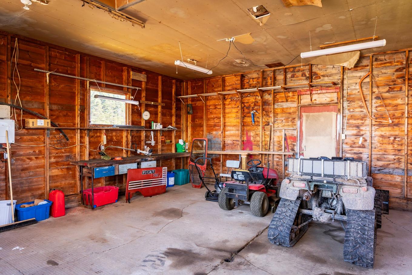 Garage - 200 Rg Lafontaine, Sainte-Perpétue, QC - Indoor Photo Showing Garage