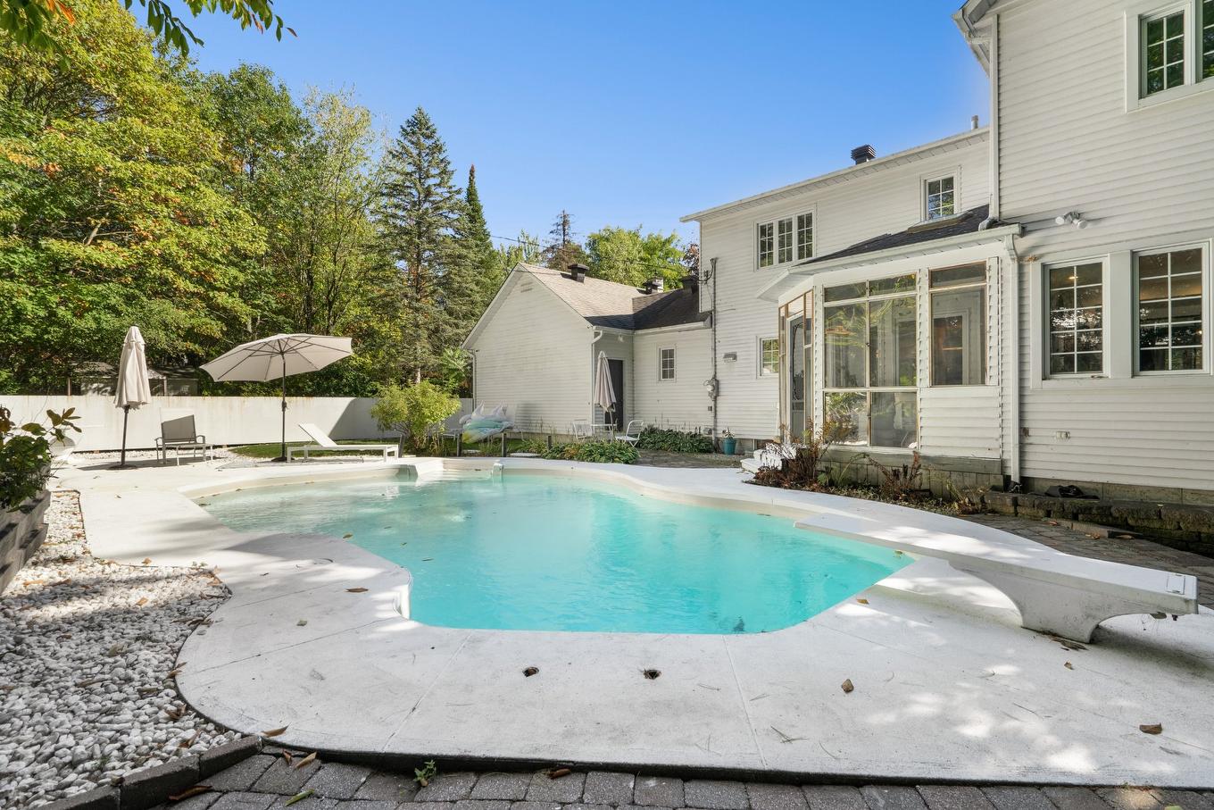 Back facade - 2634 Place Belmont, Saint-Lazare, QC - Outdoor With In Ground Pool