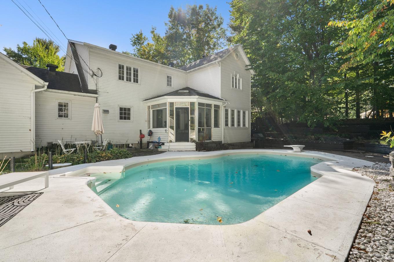 Back facade - 2634 Place Belmont, Saint-Lazare, QC - Outdoor With In Ground Pool