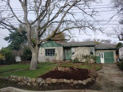 2120 Byron St Oak Bay, BC V8R 1M1