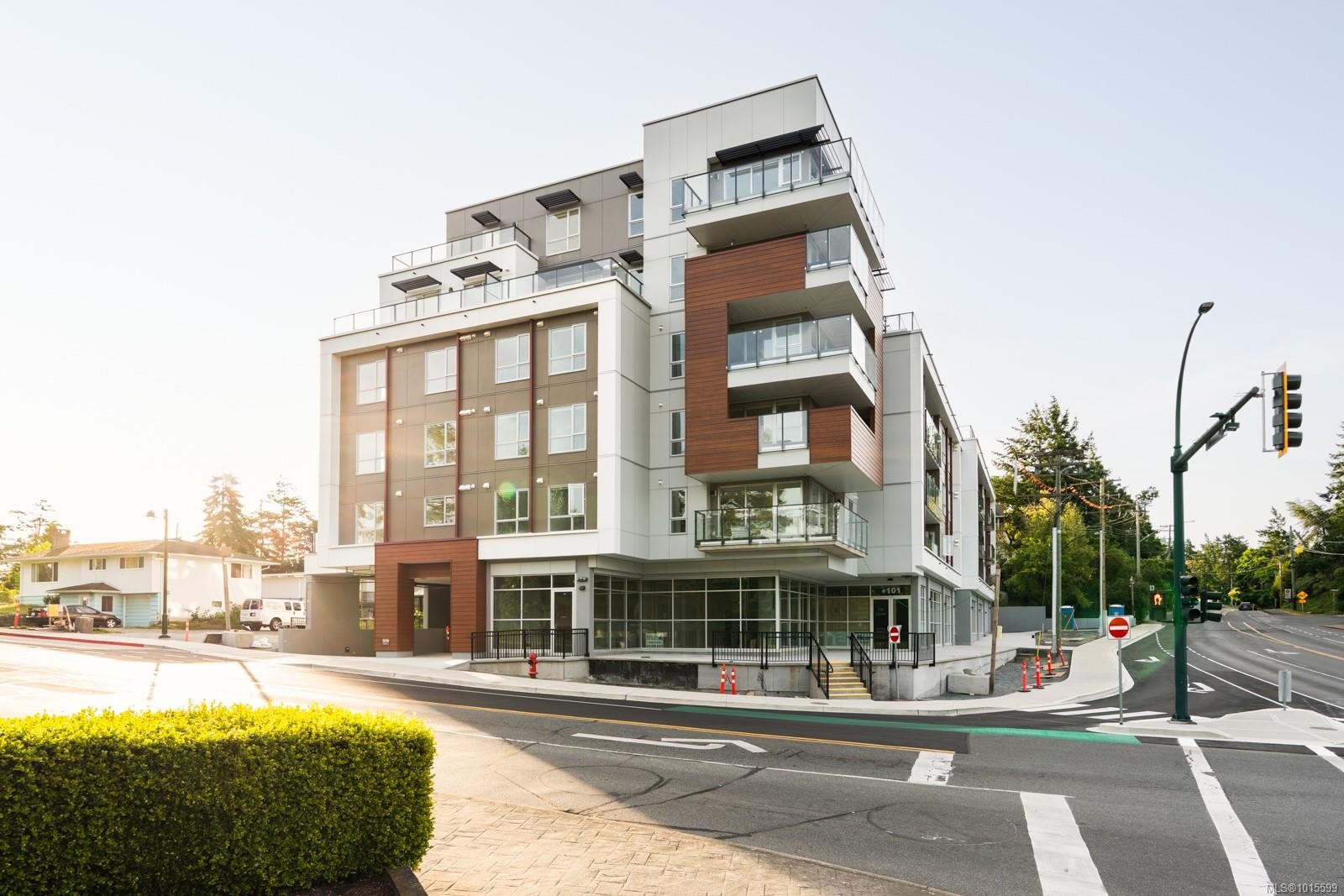 401-258 Helmcken Rd, View Royal, BC - Outdoor