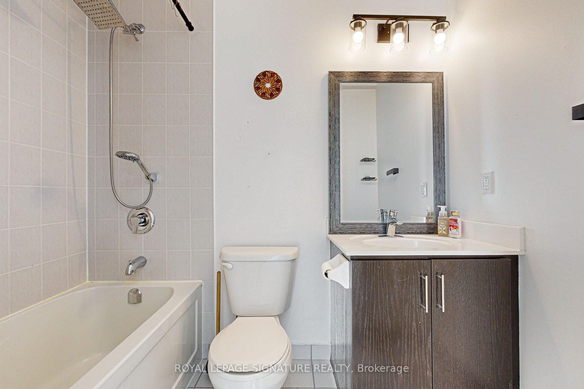 1012-15 James Finlay Way, Toronto, ON - Indoor Photo Showing Bathroom