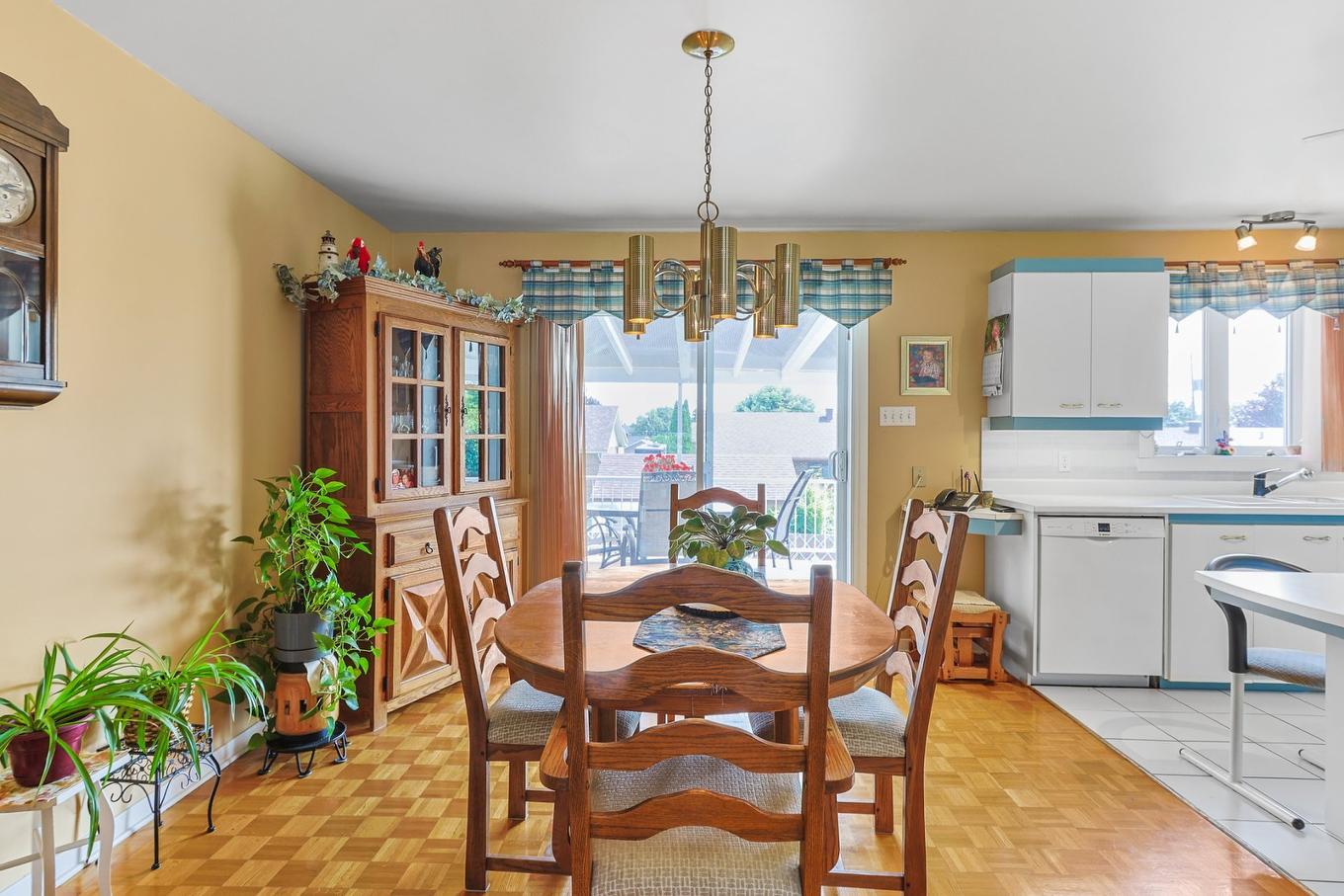 Salle à manger - 261 Rue St-Louis, Salaberry-De-Valleyfield, QC - Indoor Photo Showing Dining Room