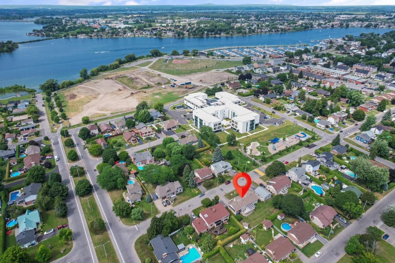 Photo aérienne - 261 Rue St-Louis, Salaberry-De-Valleyfield, QC - Outdoor With Body Of Water With View