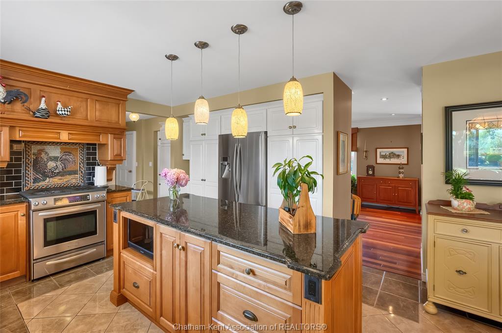 7598 Middle Line, Charing Cross, ON