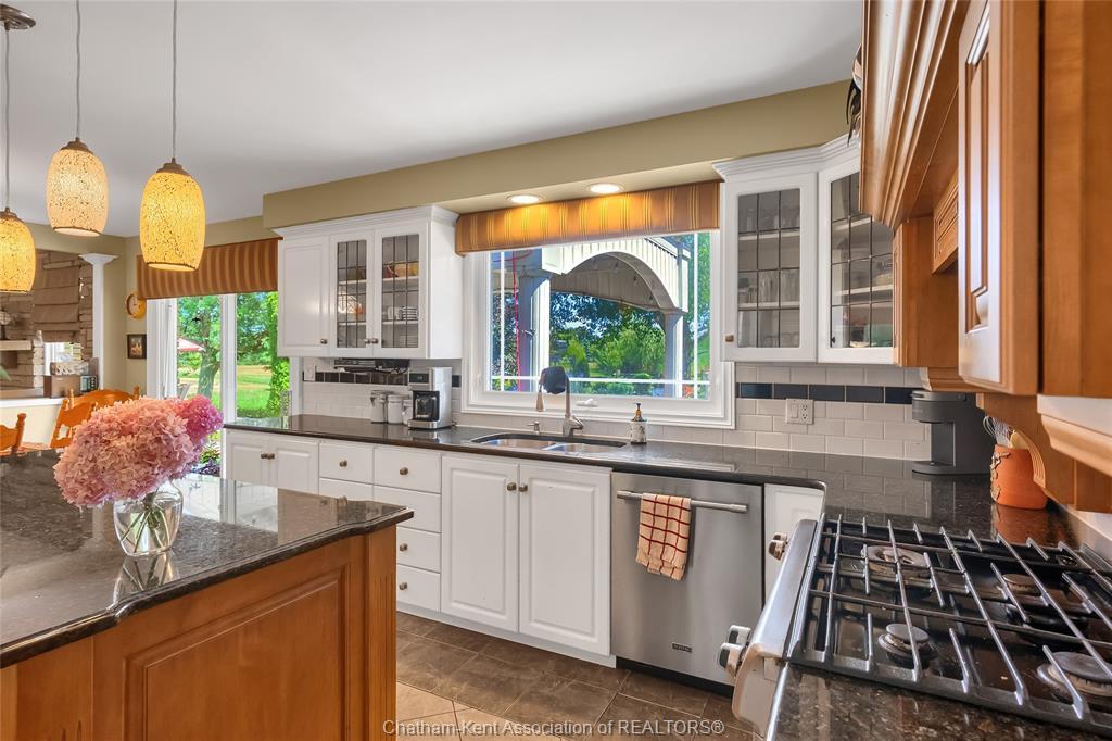 7598 Middle Line, Charing Cross, ON