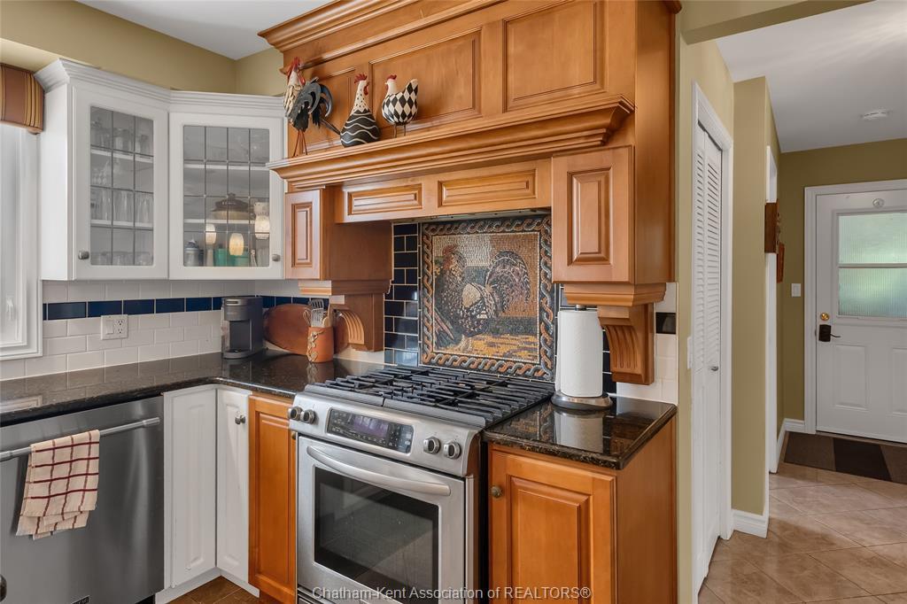 7598 Middle Line, Charing Cross, ON