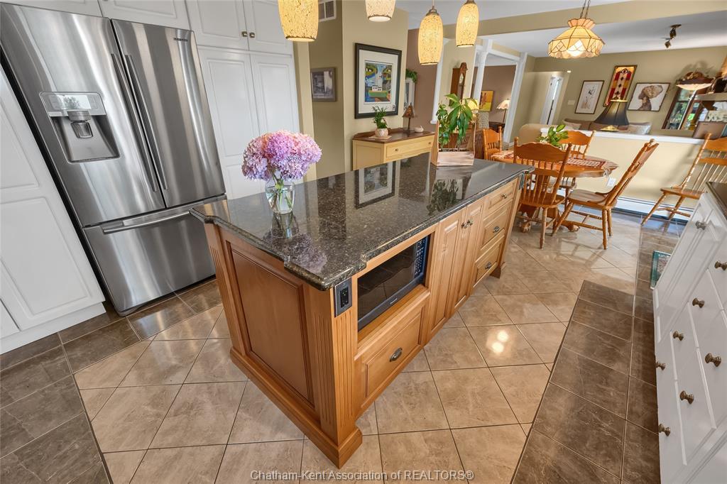 7598 Middle Line, Charing Cross, ON