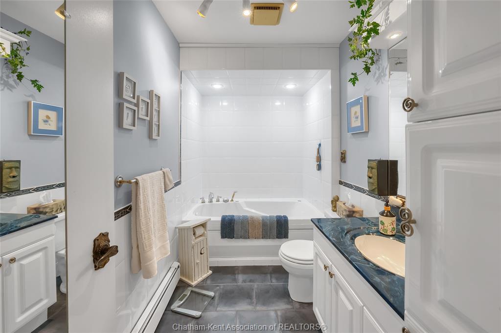 7598 Middle Line, Charing Cross, ON