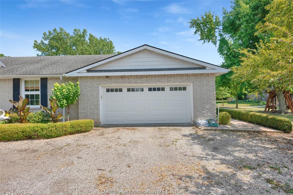 7598 Middle Line, Charing Cross, ON