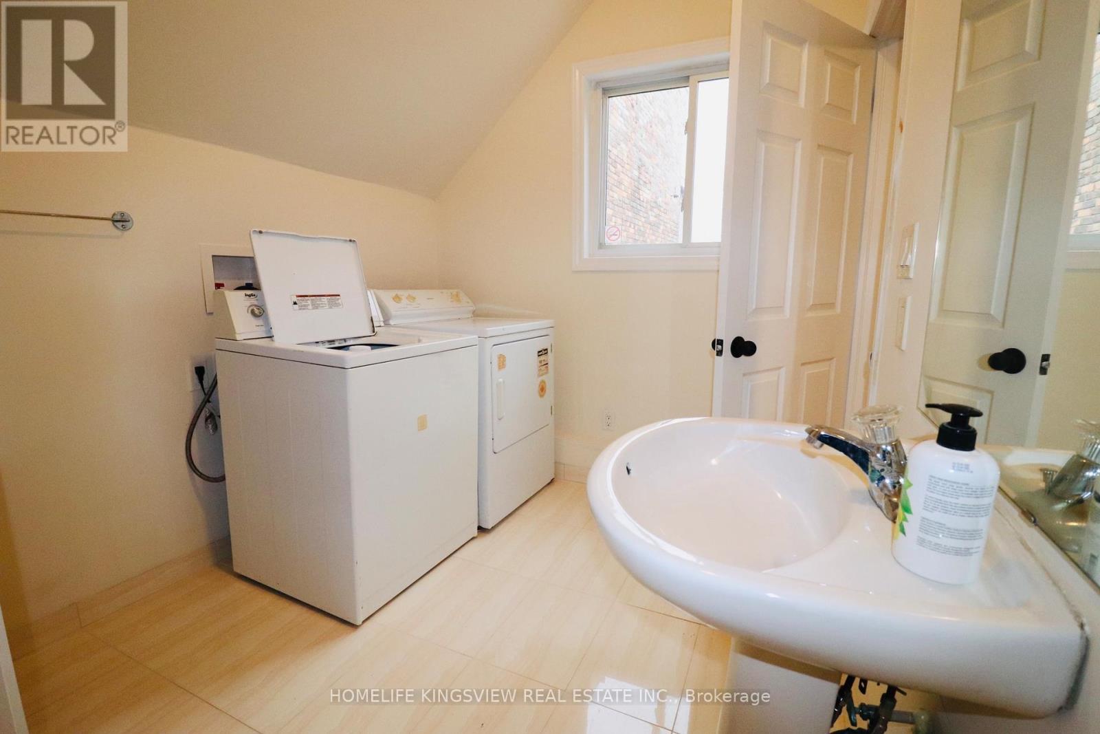 A - 647 Talbot Street, St. Thomas, ON