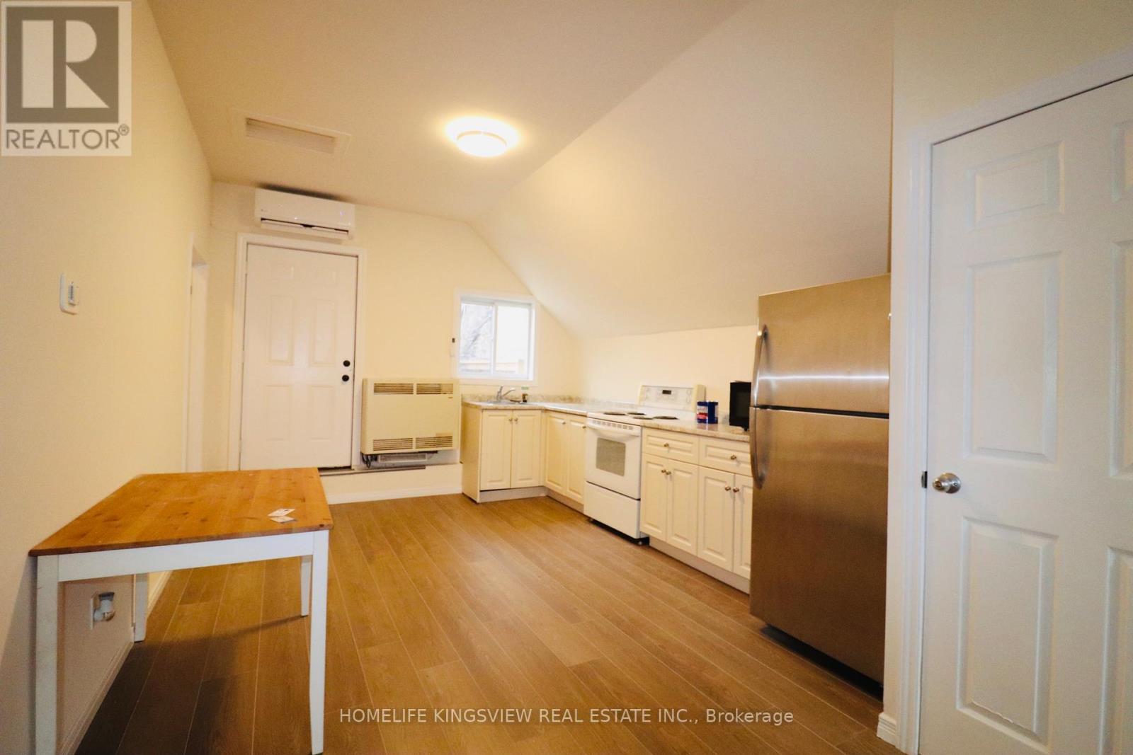 A - 647 Talbot Street, St. Thomas, ON