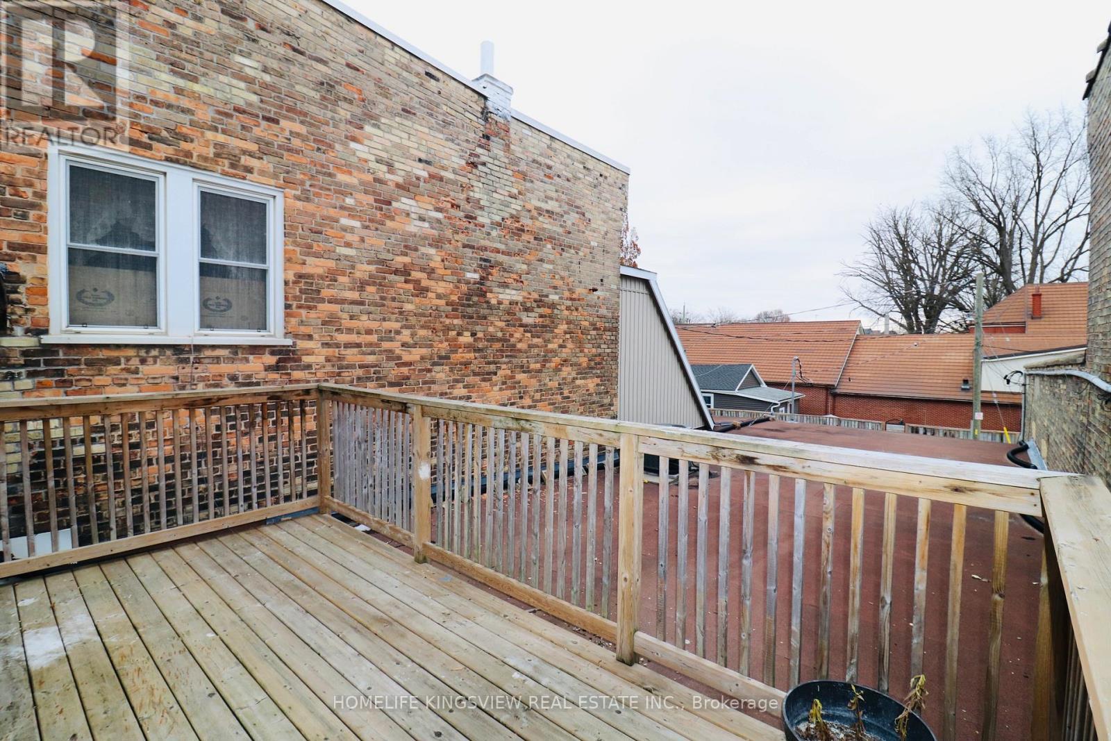 A - 647 Talbot Street, St. Thomas, ON