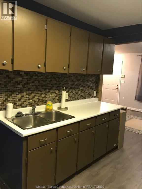 1423 Aubin Road, Windsor, ON - Indoor Photo Showing Kitchen With Double Sink