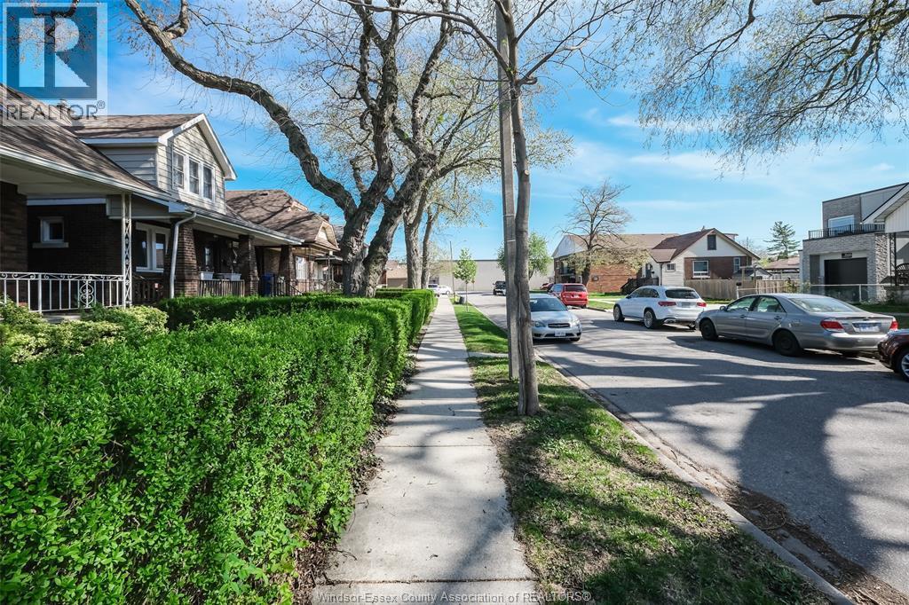 1556 Gladstone Avenue, Windsor, ON - Outdoor