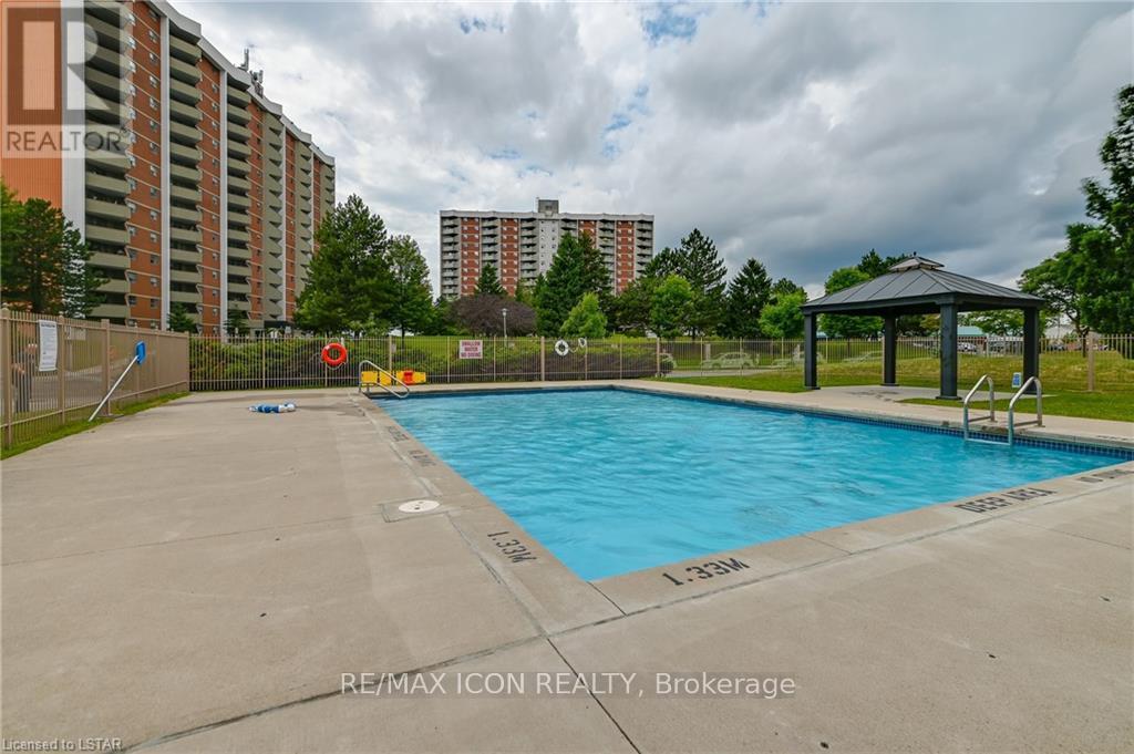 508 - 1106 Jalna Boulevard, London South (South X), ON - Outdoor With In Ground Pool