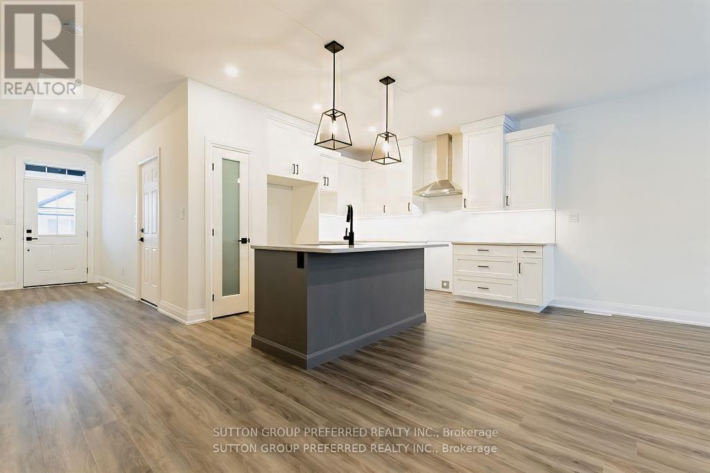 16 - 175 Glengariff Drive, Southwold (Talbotville), ON - Indoor Photo Showing Kitchen With Upgraded Kitchen